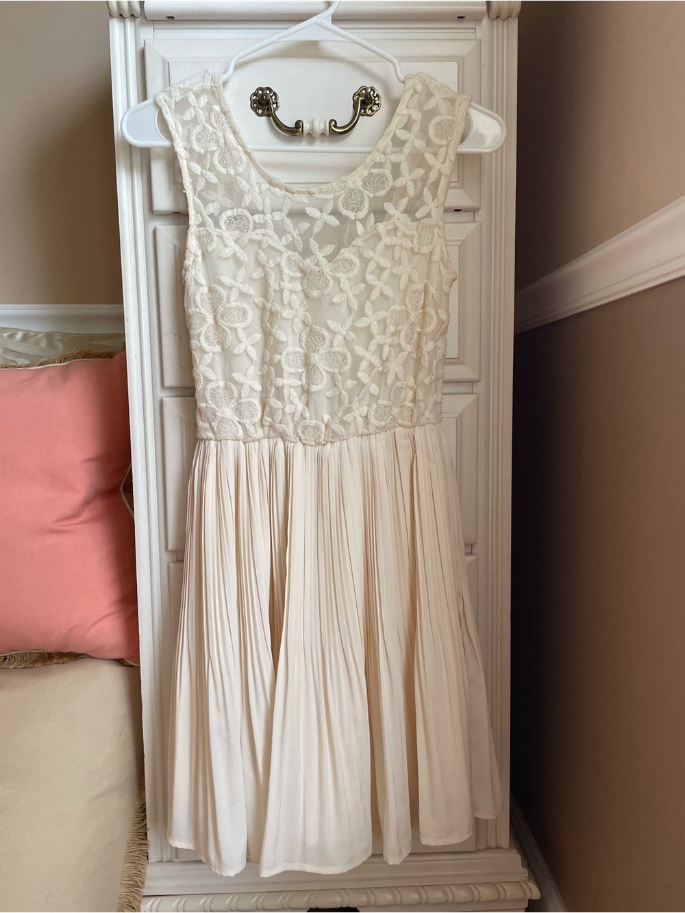 Monteau Cream Lace Bodice Pleated Skirt Dress